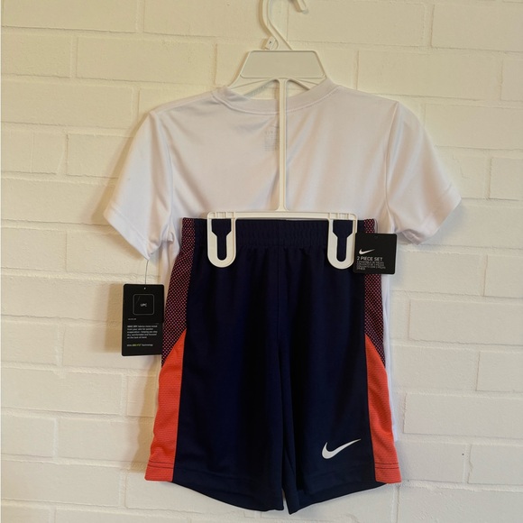 NWT Kids Black and White Nike 2 Piece Set - Picture 3 of 6